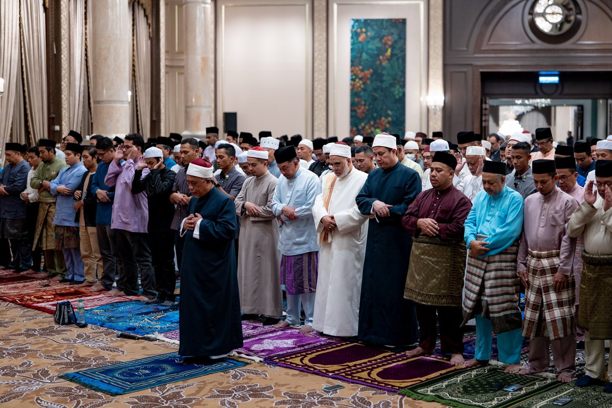 anwaribrahim's tweet photo. Alhamdulillah, hari ini saya telah berkesempatan meraikan kunjungan Syekh Jamal Farouk Jibreel dari Universiti Al Azhar Mesir ke Seri Perdana. https://t.co/UxaA0XP796