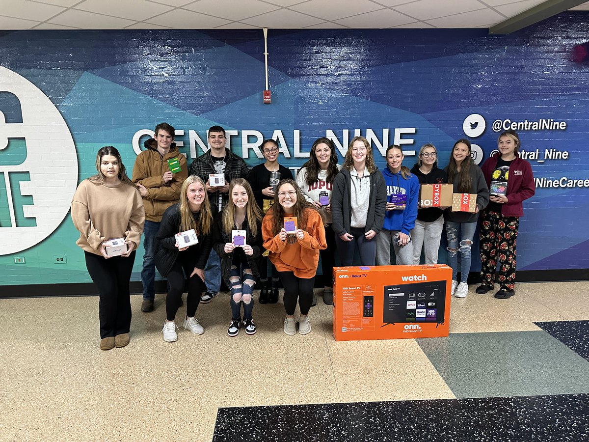 MrQuarantaC9's tweet photo. Congratulations to our morning IMPACTicket winners! These students have demonstrated #integrity #motivation #professionalism #adaptability #communication and #teamwork https://t.co/sy6ECPUb6D
