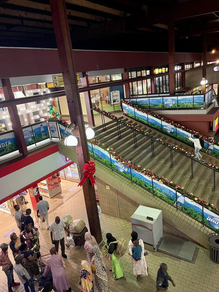 Aéroport de #libreville prête pour les fêtes de cette année. #Gabon #HappyHolidays2022 #lovegabon