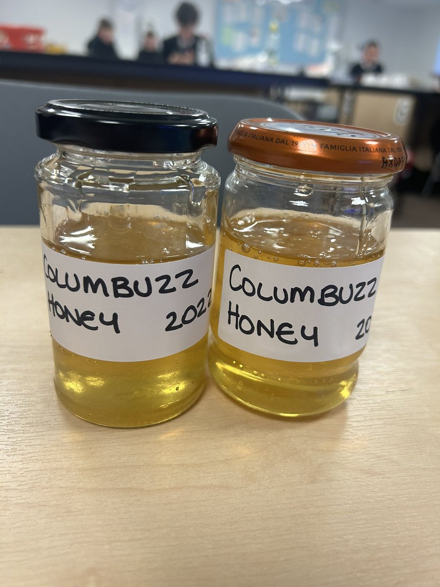 Columbuzz22's tweet photo. It may only be a little but this is a big deal !! Our honey harvest from this year 🐝 we are buzzing ! https://t.co/u4jLkDfOTg