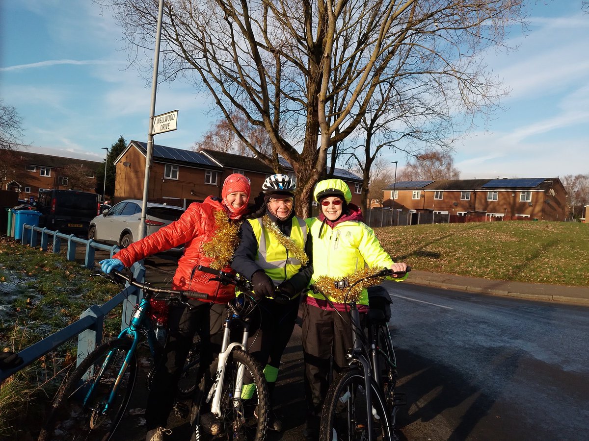 CyclingMoston's tweet photo. Well done to the toughest folk @CyclingMoston for braving the cold weather and joining our #Christmasride to @MediaCityUK today. Merry Christmas and a Happy New Year to all! ๐๐งโ๐๐ฒ https://t.co/1dPWvTn6lH