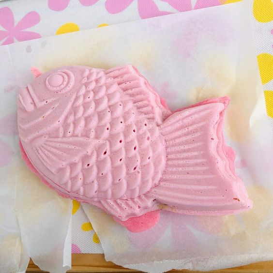 daily_dolce's tweet photo. Taiyaki, fish shaped waffles https://t.co/SeNYEz1KK8