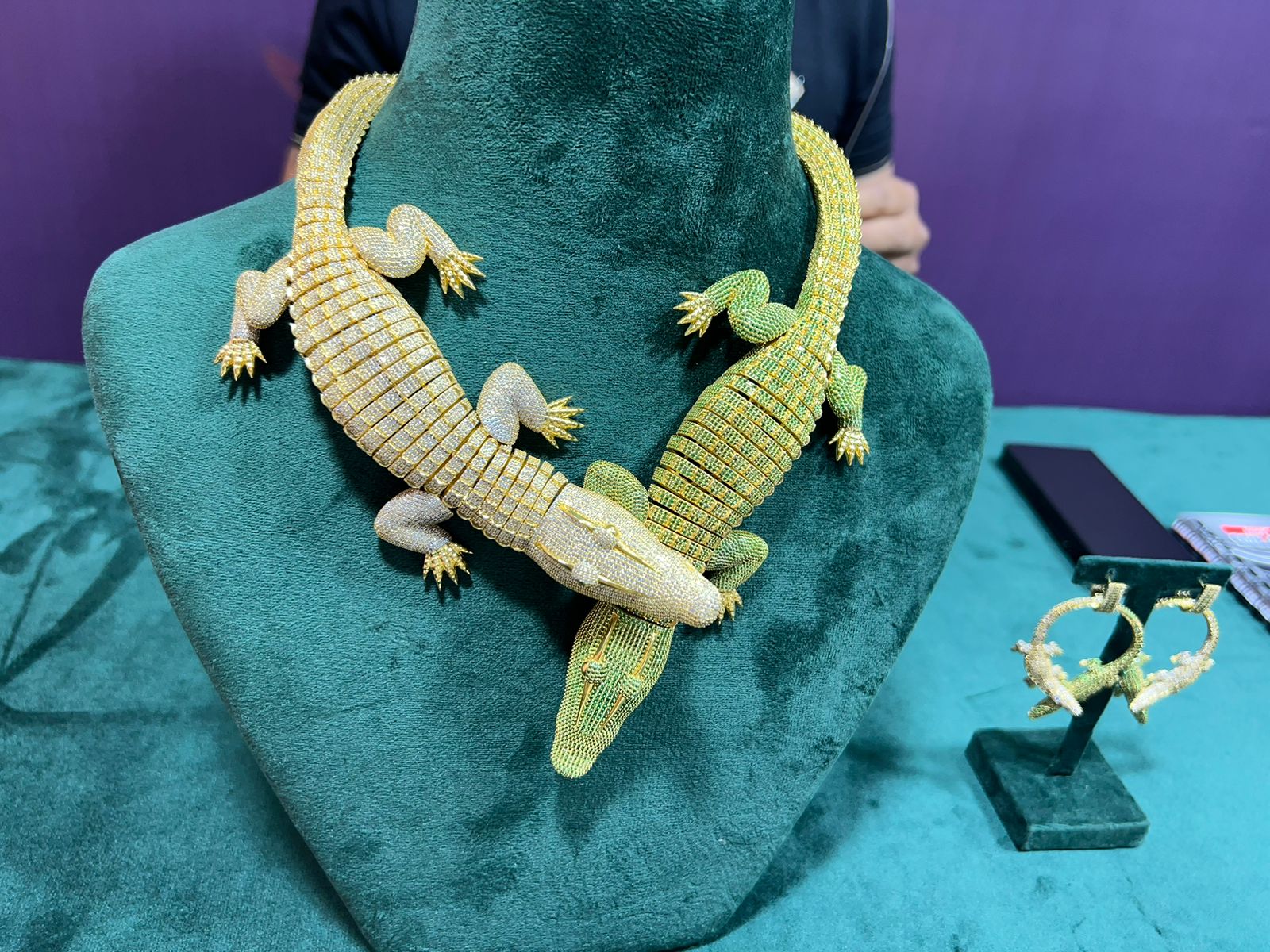 Alligator necklace sale