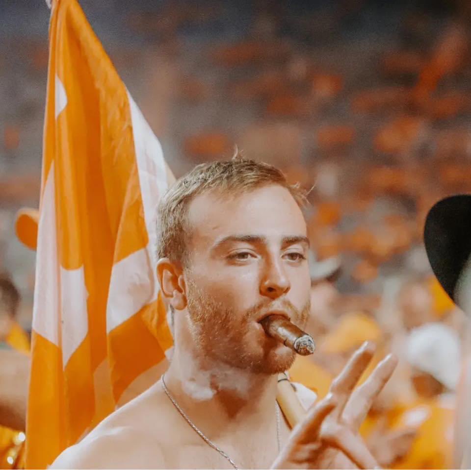 madisonallenn_'s tweet photo. Happy graduation JT!!! We are so proud of you. 🤍 Love, The Miller, Basilotto, Rings and Allen families #UTGrad22 https://t.co/KE2FADgNPp