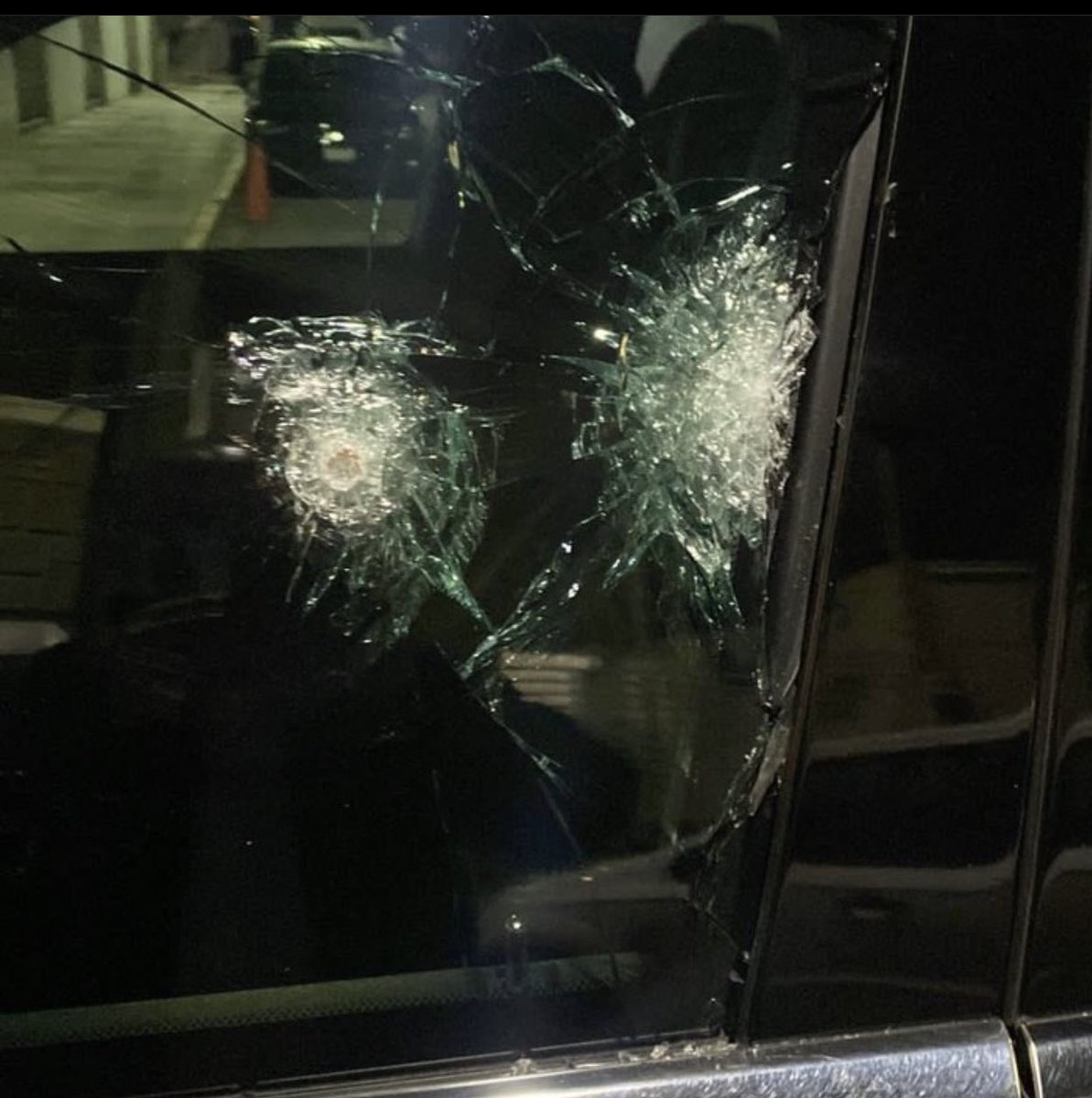 EColorines's tweet photo. El día de ayer el conductor del noticiero de #imagentv @CiroGomezL fue víctima de un atentado hacia su persona, buscaban asesinarlo, mucho sospechan de el gobierno de #AMLO y otros del cartel del que siempre habla en su noticiero #familiamichoacana #UltimasNoticias https://t.co/KNRVl3TYft