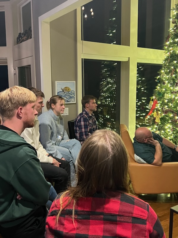 MsideBUSN's tweet photo. Business Honors held its annual Christmas party to celebrate the end of the semester and honor the December graduates.
They had so much fun playing Christmas charades and eating a ton of delicious food.
#msideisthebestside https://t.co/7MpjmEjLhy