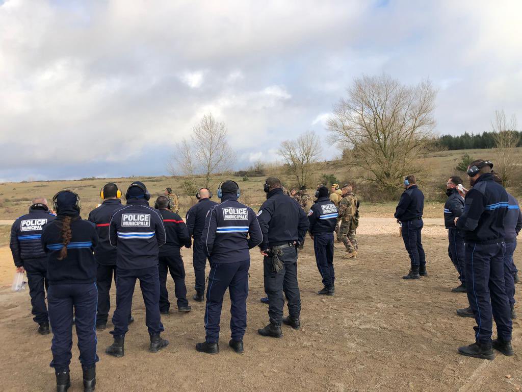 PoliceNat34's tweet photo. [#Exercice] à la 13ieme #DBLE #Larzac pour une journée d’entraînement au tir &amp; sport de défense entre #police @SDIS34 &amp; #policemunicipale de @AgdeOfficiel .L’occasion d’échanger sur les bonnes pratiques et d’optimiser les engagements conjoints des forces de sécurité et de secours https://t.co/UWCqcOxgWr