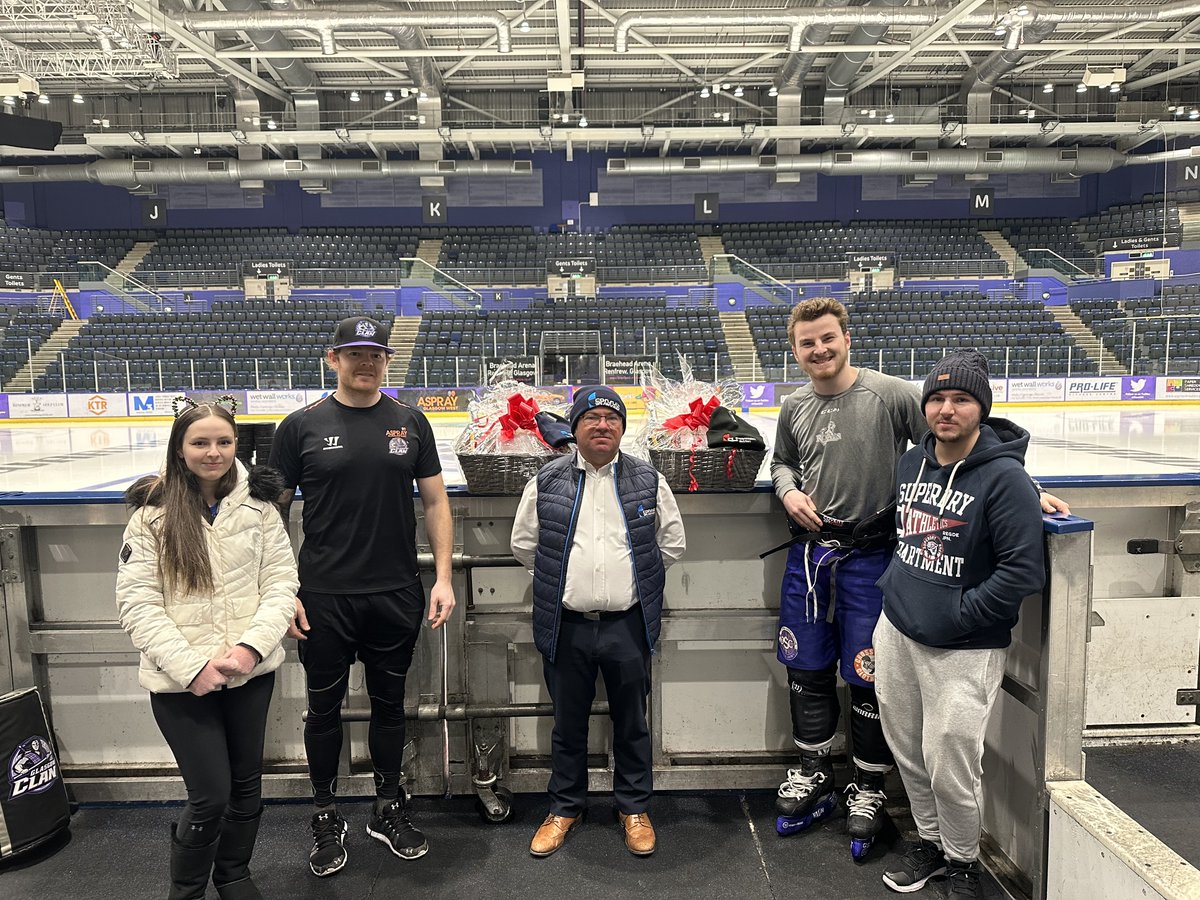 This week, our team visited our two sponsored <a href="/ClanIHC/">Glasgow Clan 🏒🏴󠁧󠁢󠁳󠁣󠁴󠁿</a> players in <a href="/ArenaBraehead/">Braehead Arena 🎤🏟</a> and dropped off some Christmas hampers for them.  

We hope John recovers from the sickness very soon and Gary keeps the record of being Clan man of the match for us in the coming year! 😁
#Christmas