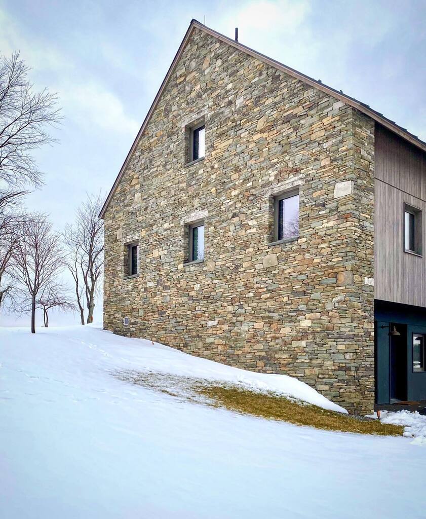 Mowery_Marsh's tweet photo. We love stone walls in a wintery scene! 🤍❄️ 
They embody a sense protection when its time to hibernate, especially when they wrap a #PassiveHouse that is warm and toasty inside! ☕️
The contrast to a white blanket of snow showcases the craftsmanship of this dry laid wall. A w… https://t.co/50pMJy3CiN