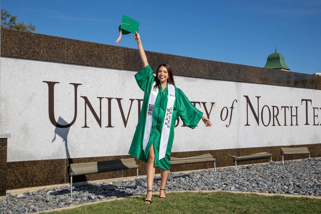 UNTAlumniAssoc's tweet photo. Help us welcome #UNT22 graduates into our #UNTalumni family!
👩🎓: @/rachael_palacio on Instagram
📷: @/scottsnorton on Instagram https://t.co/HKxUo3qMrf