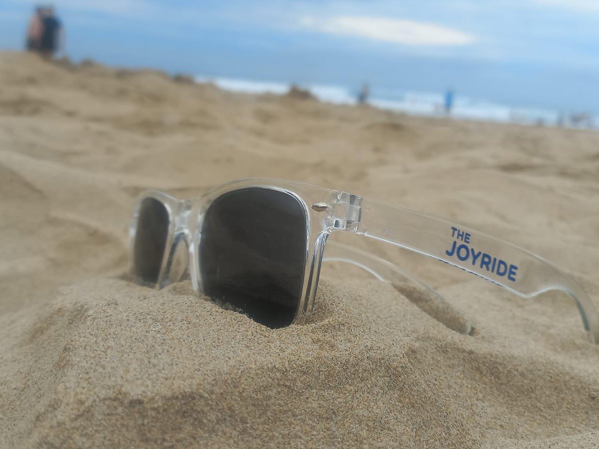 OFMNuus's tweet photo. The great thing about OFM is that you can take us on vacation with you, via the streaming app available on Apple and Android. We are sure that Liza DeMeillon Van Heerden is enjoying the Sound of your Summer with #OFMJOYRIDE on the beach! Have fun and stay safe!
#SOYL https://t.co/Dk2h8D4YPt