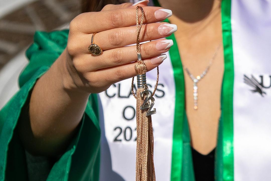 UNTAlumniAssoc's tweet photo. Help us welcome #UNT22 graduates into our #UNTalumni family!
👩🎓: @/rachael_palacio on Instagram
📷: @/scottsnorton on Instagram https://t.co/HKxUo3qMrf