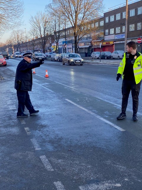 MPSNorwoodGreen's tweet photo. SOUTHALL SNTs conducted #OperationCubo which is random stops on Vehicles alongside #ANPR Assisted Vehicles resulting in 2x Vehicles Seized for #NoInsurance and a handful of #TrafficOffences issued by the teams @MPSLadyMargaret @MPSSouthallBdwy @ealingMPS #ItWasFreezing 🥶❄️ https://t.co/XI45DjjQJt