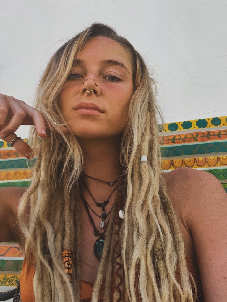 sylvanamarilore's tweet photo. #hippiegirl #hippiestyle #hippiesoul
#dreadgirl #tattoogirl #wonderlocks
#dreadlocks #gypsygirl #septum
#nosepiercing #dreadslife #dreadfeature #dreadlove #hippiespirits #hippiegypsy #dreadstagram #dreadstyle #barefoot #model #hippie https://t.co/8kIoDXv6CO