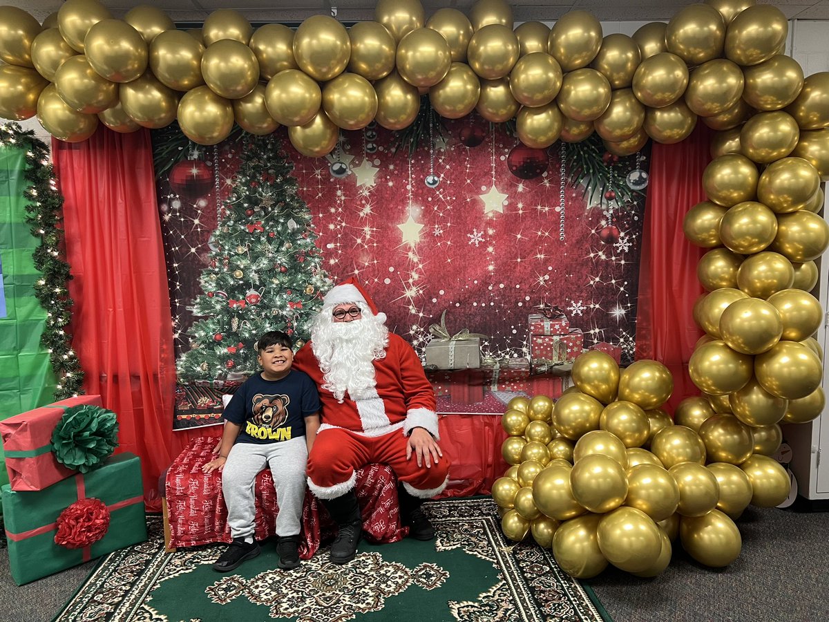 MrsJacobo2011's tweet photo. @BrownElementary literacy/family night was so much fun! Jonathan loves books and then getting to see Santa was icing on the cake. 🧑🏼‍🎄📚🎄#brownbearstrong https://t.co/IxJuyIsqLH