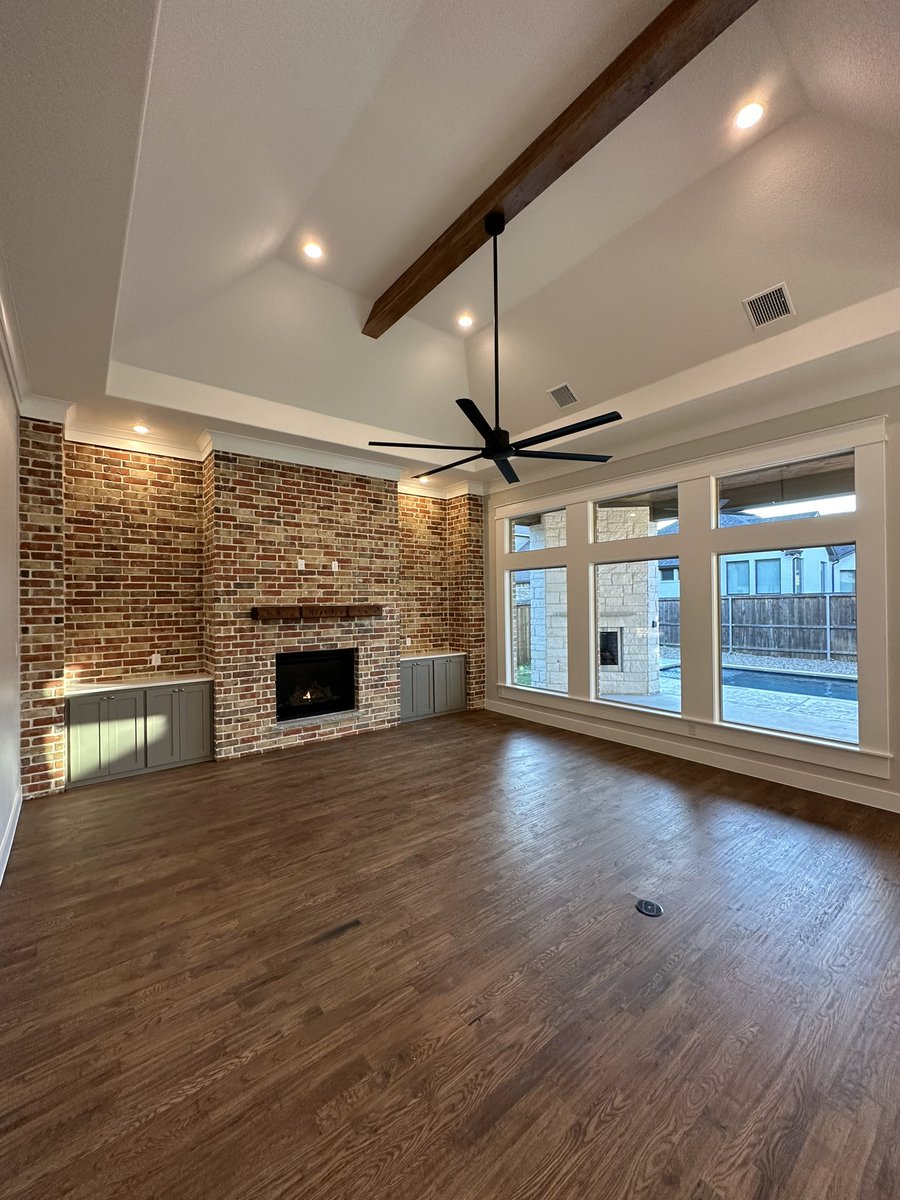 benwegmann's tweet photo. Brand new home with a 3 car garage and pool for $670,000 👀 https://t.co/sHTdnBJfvg