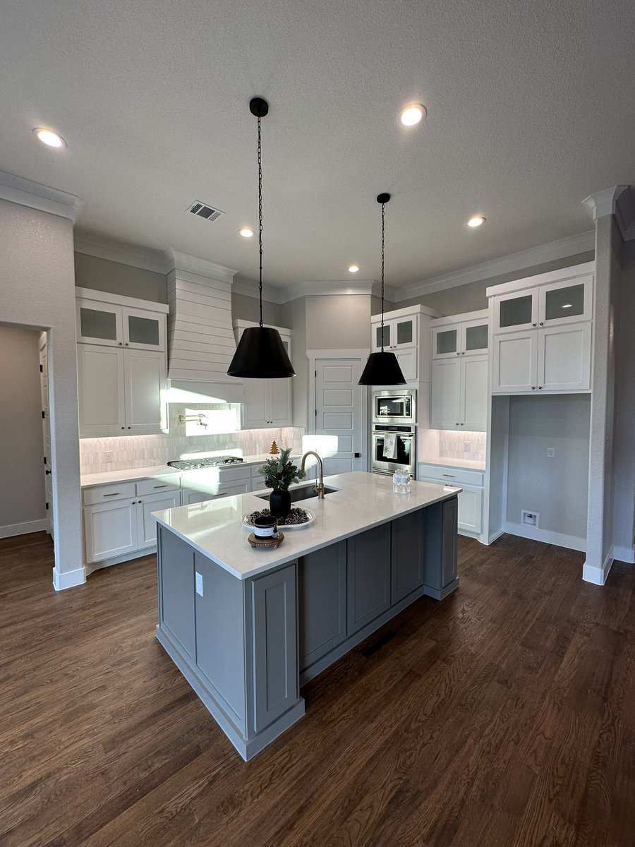 benwegmann's tweet photo. Brand new home with a 3 car garage and pool for $670,000 👀 https://t.co/sHTdnBJfvg
