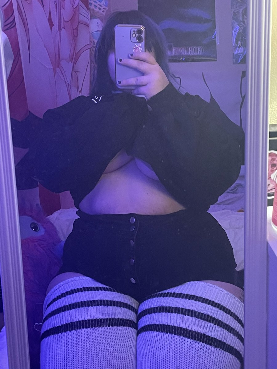 ♡KatTheKunt♡ on Twitter: "Let’s watch chainsawman and cuddle 😍"