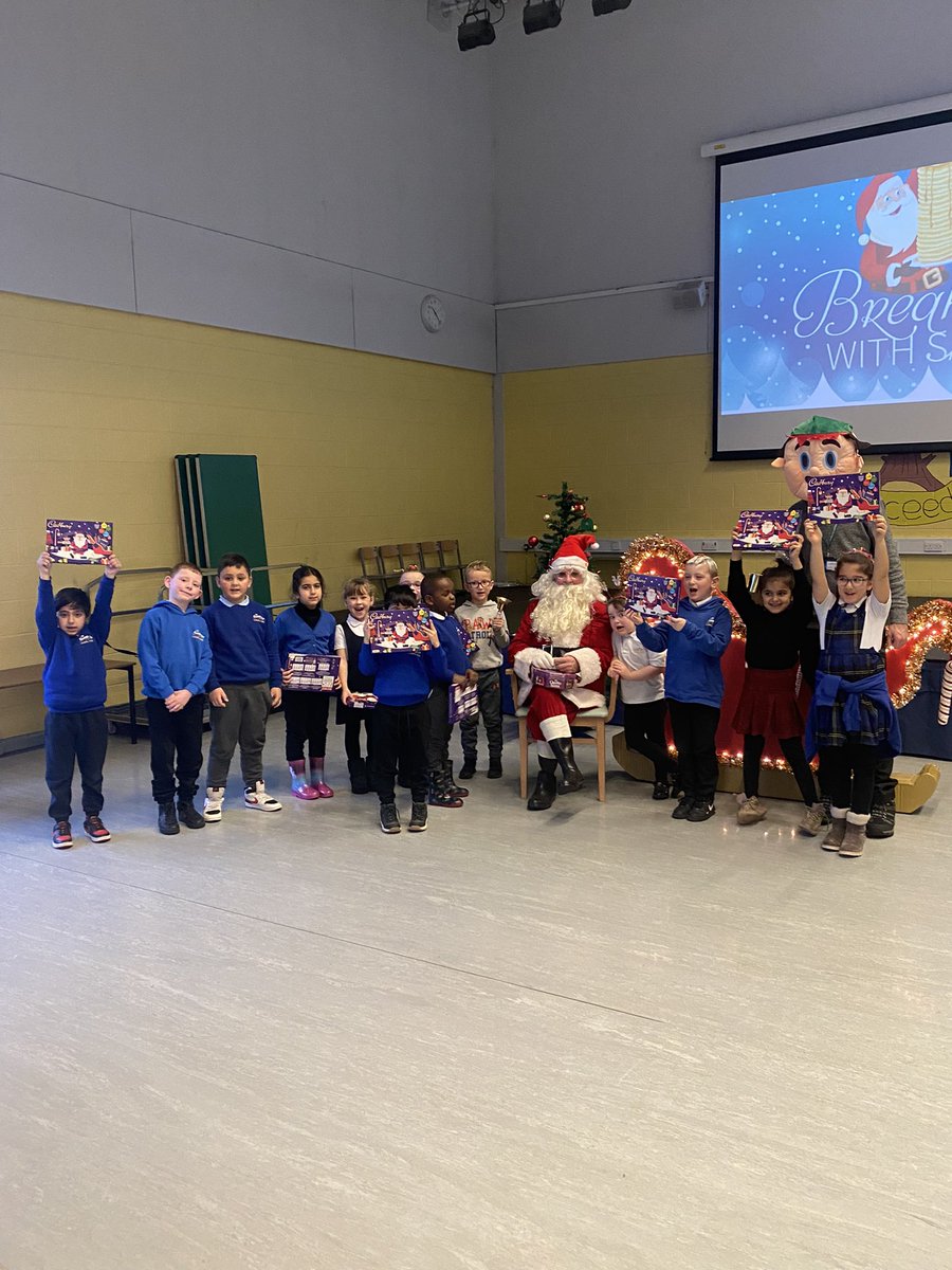 grant_ht's tweet photo. Our infant classes enjoyed breakfast with Santa today. 🥞🎅🏻

Thanks to our friends @AchieveMoreSCT for providing all our pupils with a hot breakfast roll. Just what was needed on a snowy morning. 

He also brought some treats for everyone @HaghillTeam &amp; @ElccPark 💙🦢☺️ https://t.co/r9Ew8kLaWU
