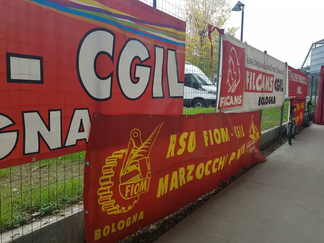 CgilBologna's tweet photo. #ManovraSbagliata la pagina #Facebook #Cgil #Bologna è bloccata, grazie compagn* per la bellissima manifestazione! #sciopero #16dicembre https://t.co/fHRDU2SQi6