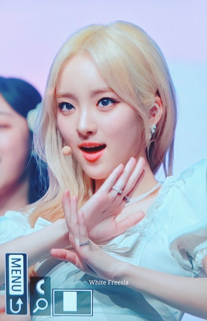 221216 pre
하늘이 분홍색인 동화나라의 공주님

#지원바라기
#아이칠린 #ICHILLIN #이지 #E_Ji 
<a href="/ichillin_km/">ICHILLIN' OFFICIAL</a>