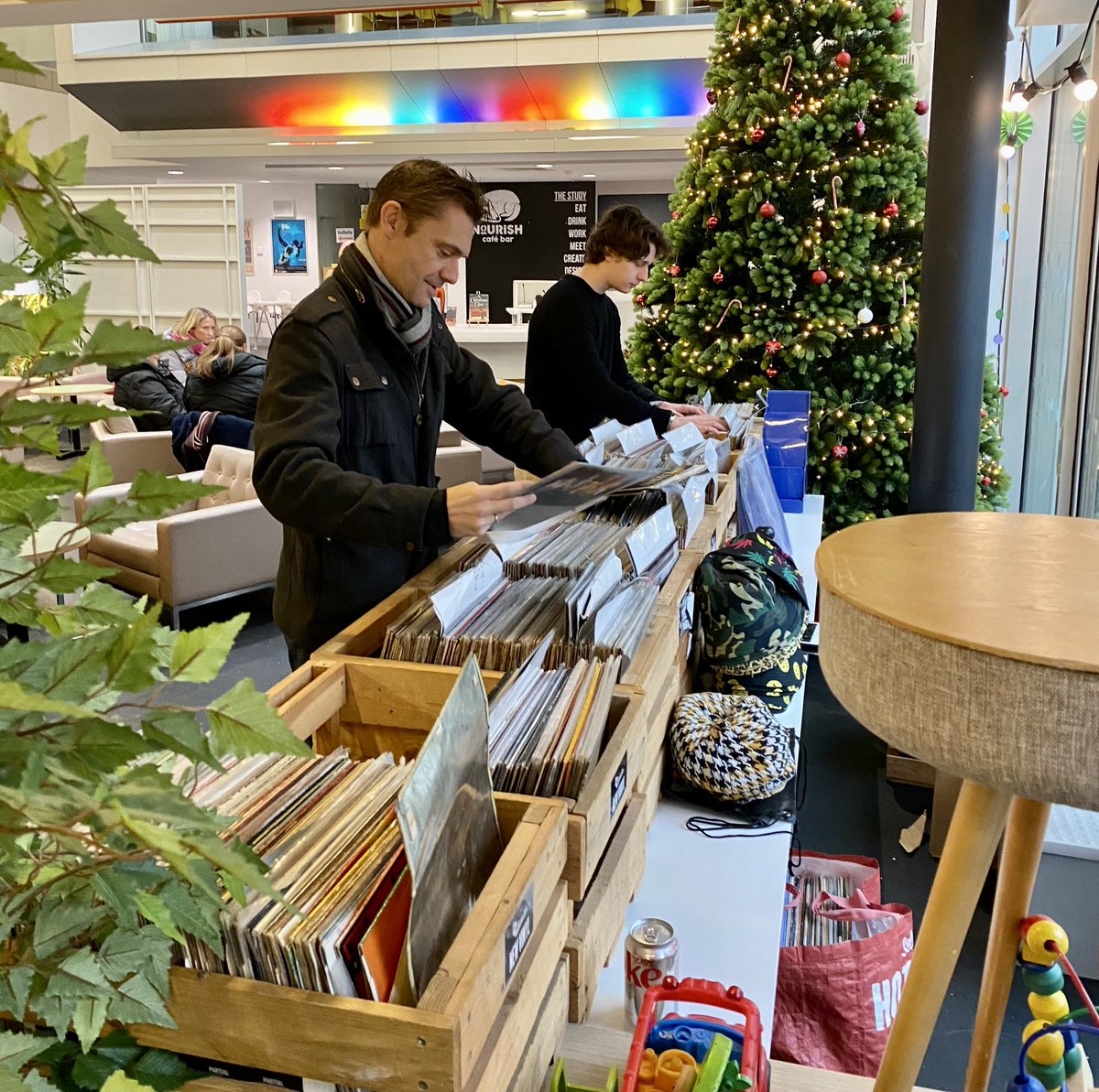 themusicboxose's tweet image. SATURDAY 17th DECEMBER 10AM 
“pop up” Record Store lots &amp;amp; lots of #VINYL , CHRISTMAS GIFTS , #recordplayers #RECORDBOXES … join us for MUSIC COFFEE &amp;amp; MULLED WINE @CORNERSTONEfun 
Cornerstone Arts Centre #DIDCOT #OXFORDSHIRE