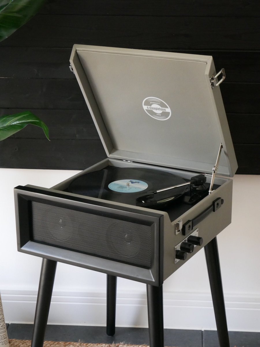 themusicboxose's tweet image. SATURDAY 17th DECEMBER 10AM 
“pop up” Record Store lots &amp;amp; lots of #VINYL , CHRISTMAS GIFTS , #recordplayers #RECORDBOXES … join us for MUSIC COFFEE &amp;amp; MULLED WINE @CORNERSTONEfun 
Cornerstone Arts Centre #DIDCOT #OXFORDSHIRE