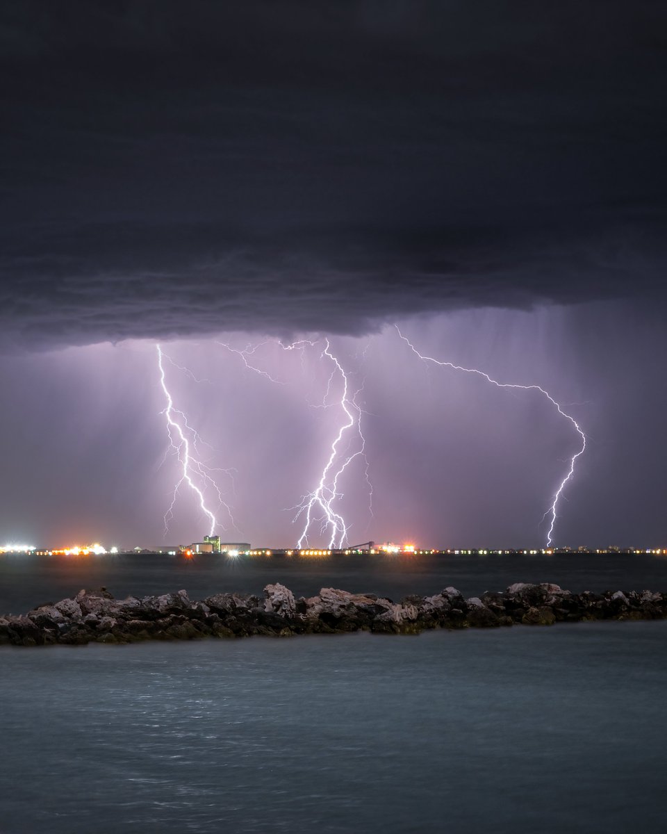 This storm put on quite the show off the coast of Perth the other week. It's not often that we get a thunderstorm this active and long lasting come in from the ocean!⚡

#woodmanpoint #stormchasing #wathedreamstate #seeaustralia #lightning
