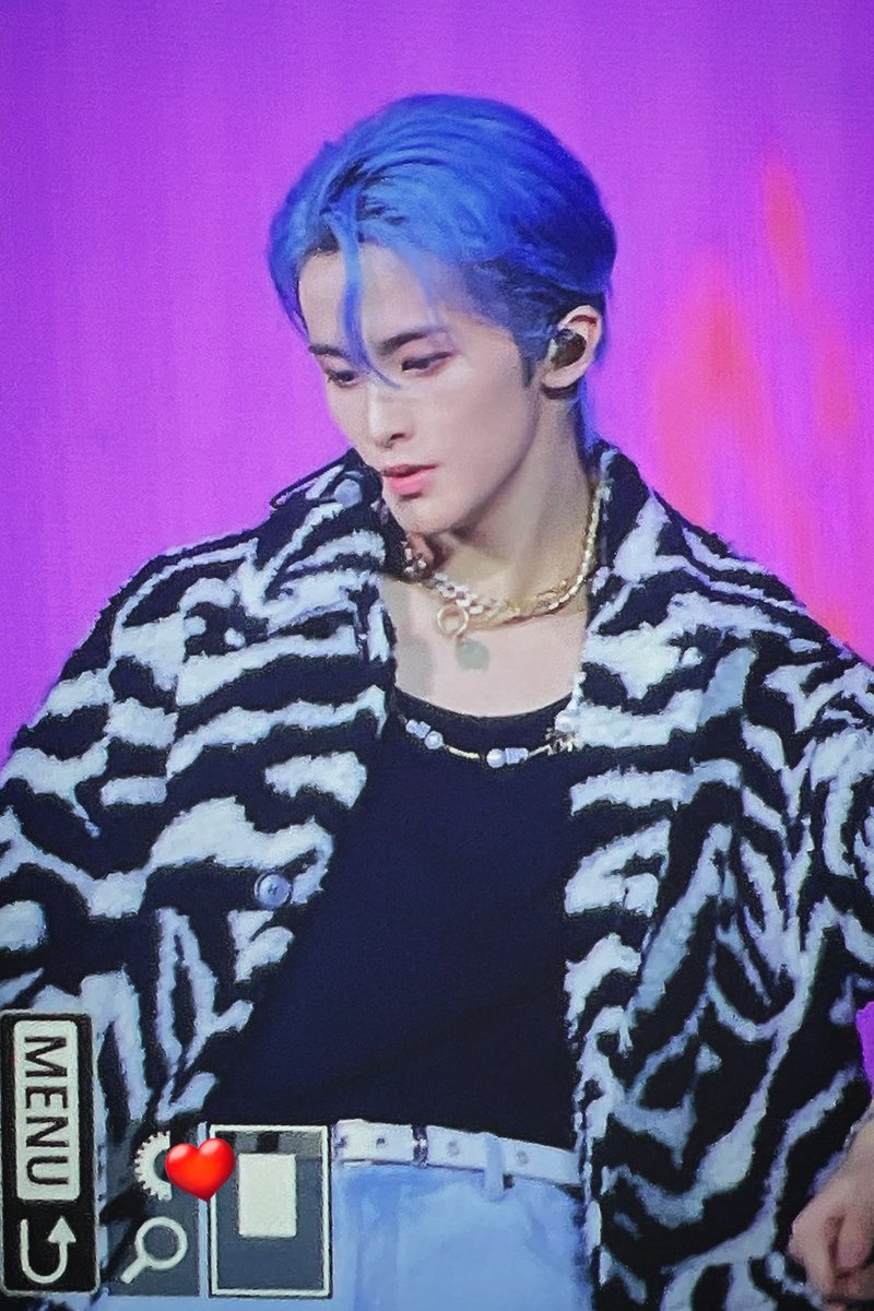 tomylight82's tweet photo. 221216 미쳐 #MARK #마크 https://t.co/3h1g2BZLB7