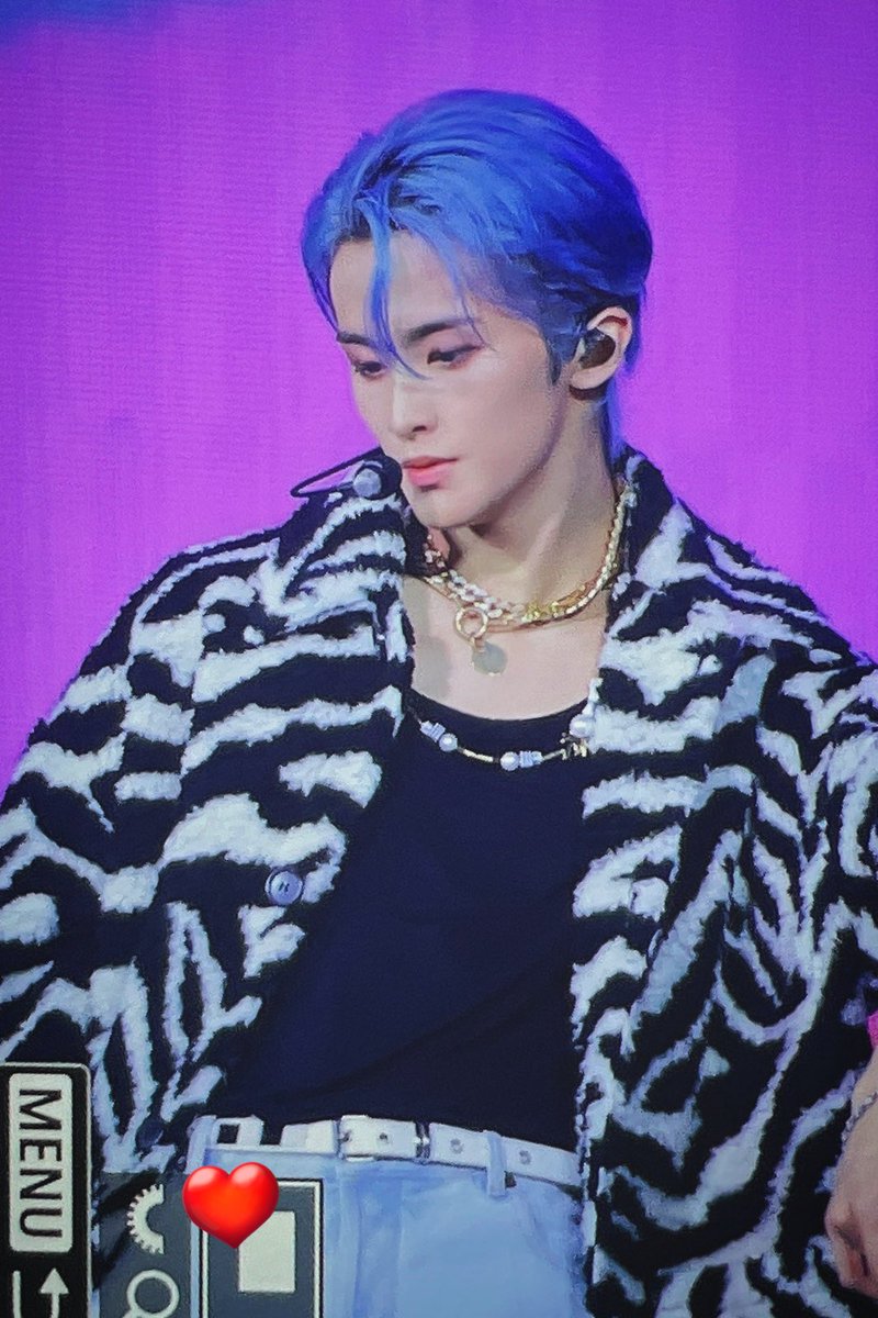 tomylight82's tweet photo. 221216 미쳐 #MARK #마크 https://t.co/3h1g2BZLB7