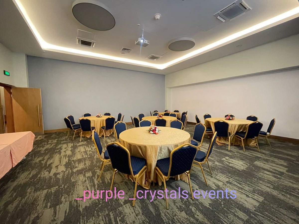 NanaioKarira's tweet photo. Happy clients,happy business,had the pleasure of setting up for a client who wanted simple, elegant with the smallest flowers centerpieces and budget friendly. Executed ✅💯
#purplecrystalsevents #events #graduationsetup #eventssolution#alleventssolution #conferencesetup https://t.co/bSXrEdAcMg