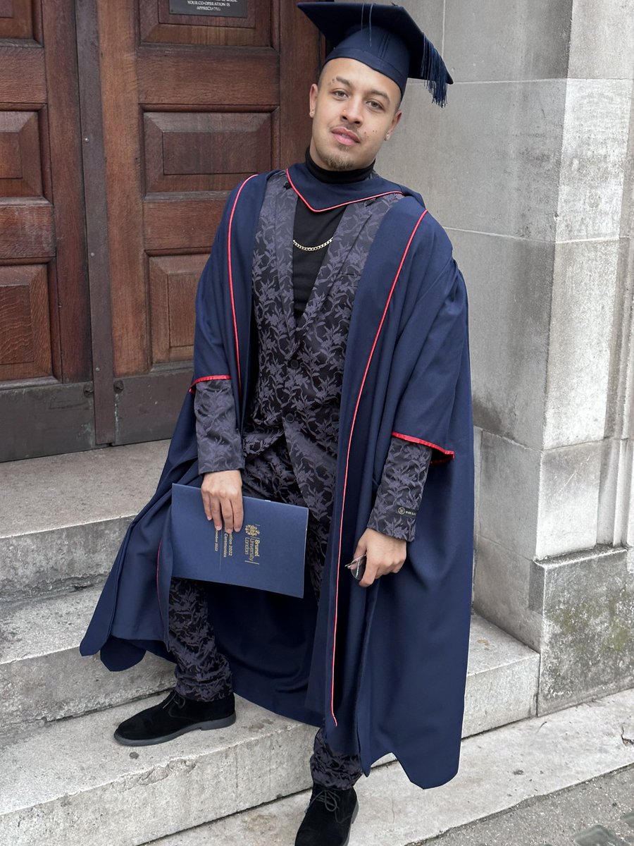iiamkamen's tweet photo. Okay so Wednesday this happened! Its official I graduated from @BrunelSocWork 👨🏽🎓 #socialworkgraduate #asye #socialworker https://t.co/ixxz6rT8JV