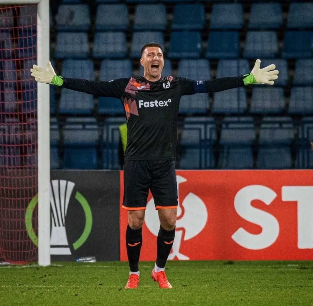 ArmenieFootball's tweet image. 🇦🇲
Le gardien du FC Pyunik 🇦🇲 David Yurchenko 🇦🇲 serait en négociation avec Ararat Armenia 🇦🇲.

Source : MS Inside

#Yurchenko