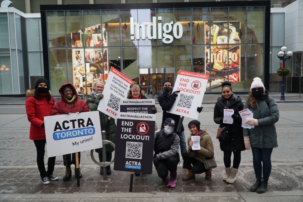 ACTRAToronto's tweet photo. We keep hitting the streets this month to tell advertisers including @rogers and @chaptersindigo that it's time to respect Canadian performers and END THE LOCKOUT now. Help us by sending a message to agencies to end the lockout: https://t.co/ft2J7kyqZr #ACTRATakesAction https://t.co/DYoWNl5Squ