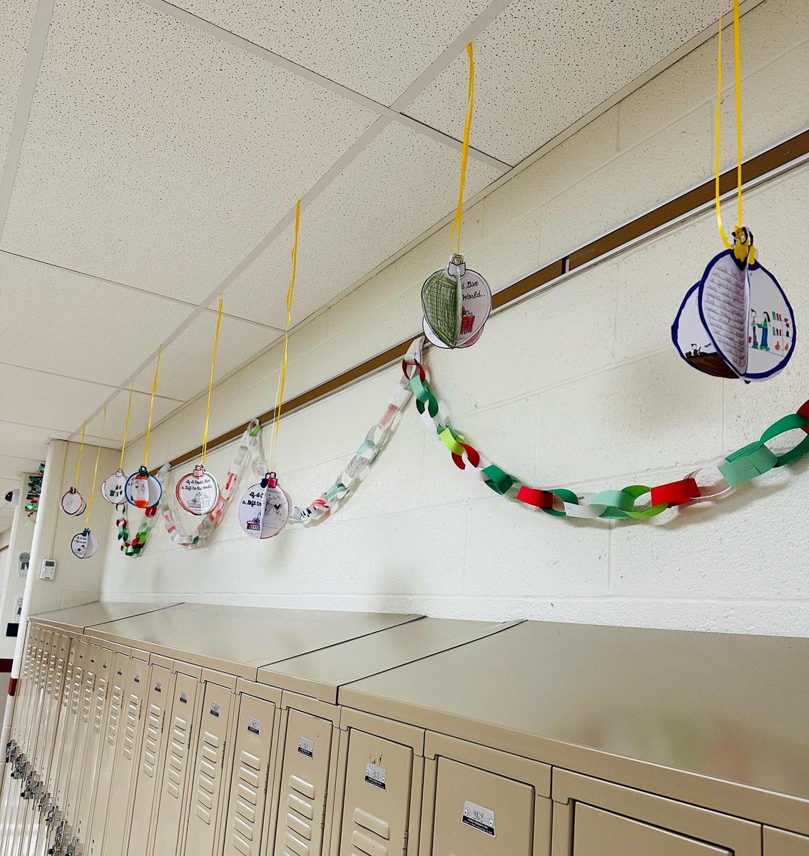 Last week we made a kindness chain of kind things you could do near the holidays, then this week we worked on making ornaments and writing about “1 holiday wish we would like to give to the world” I think my favorite said “I wish everyone could be home for Christmas” 💚❤️🥺