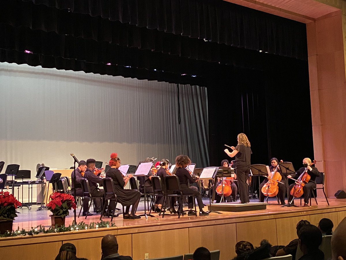 MsRessler's tweet photo. Amazing job by the St. Charles orchestras and bands! 🎺🎻🎷🎼🥁 https://t.co/VbejoFFHpw
