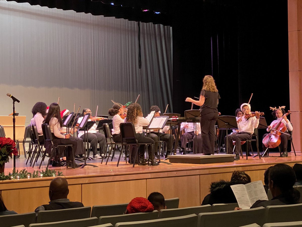 MsRessler's tweet photo. Amazing job by the St. Charles orchestras and bands! 🎺🎻🎷🎼🥁 https://t.co/VbejoFFHpw