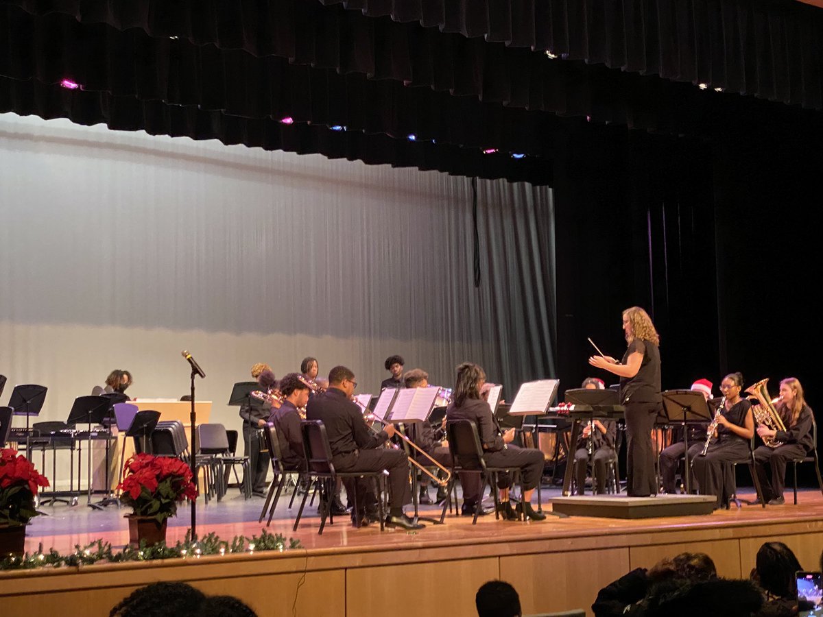 MsRessler's tweet photo. Amazing job by the St. Charles orchestras and bands! 🎺🎻🎷🎼🥁 https://t.co/VbejoFFHpw