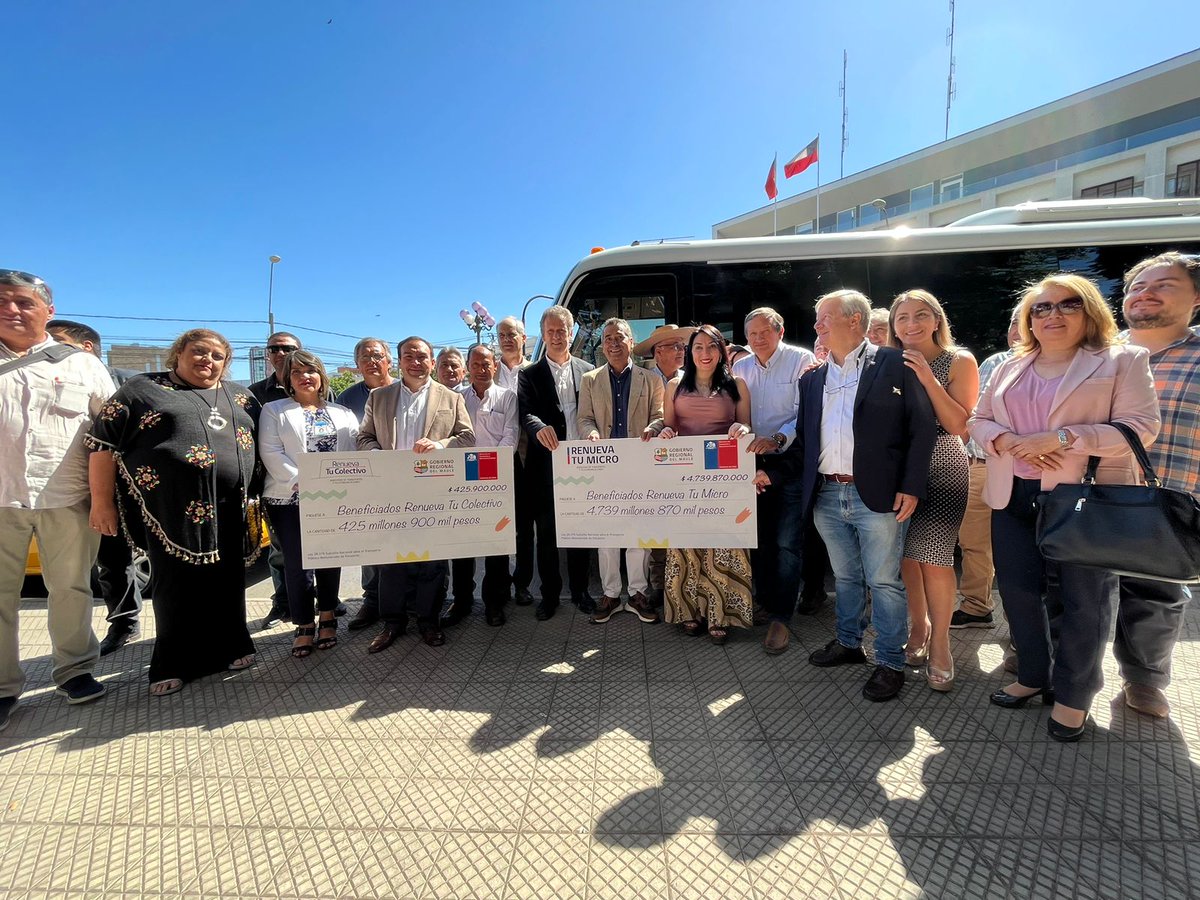 MTTChile's tweet photo. #AgendaMTT🗓️ ¡Más de 5 mil millones para el mejoramiento del transporte público de Maule! 👏

El ministro @JuanCaMunozA junto a la seremitt @ximeolivaravena, @GOREMaule y @DPRMaule, entregan cheques de programas "Renueva Tu Micro y Renueva tu Colectivo". https://t.co/NhI4OTEklv