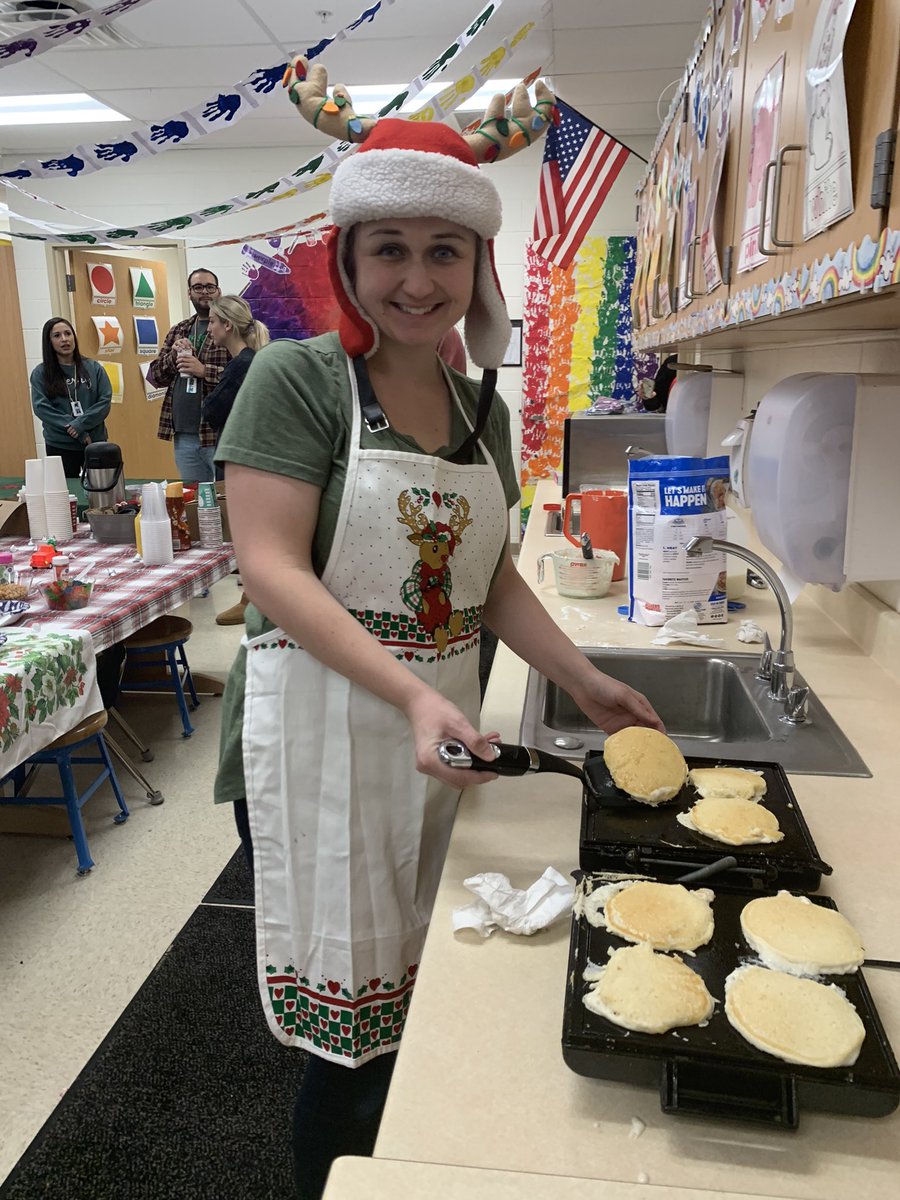 MrsBly_MECC's tweet photo. First grade CoMECCtion breakfast! Full of fun and lots of sugar!!🍬❤️@MasonSchools @cooperlearns https://t.co/3EPju67jP3