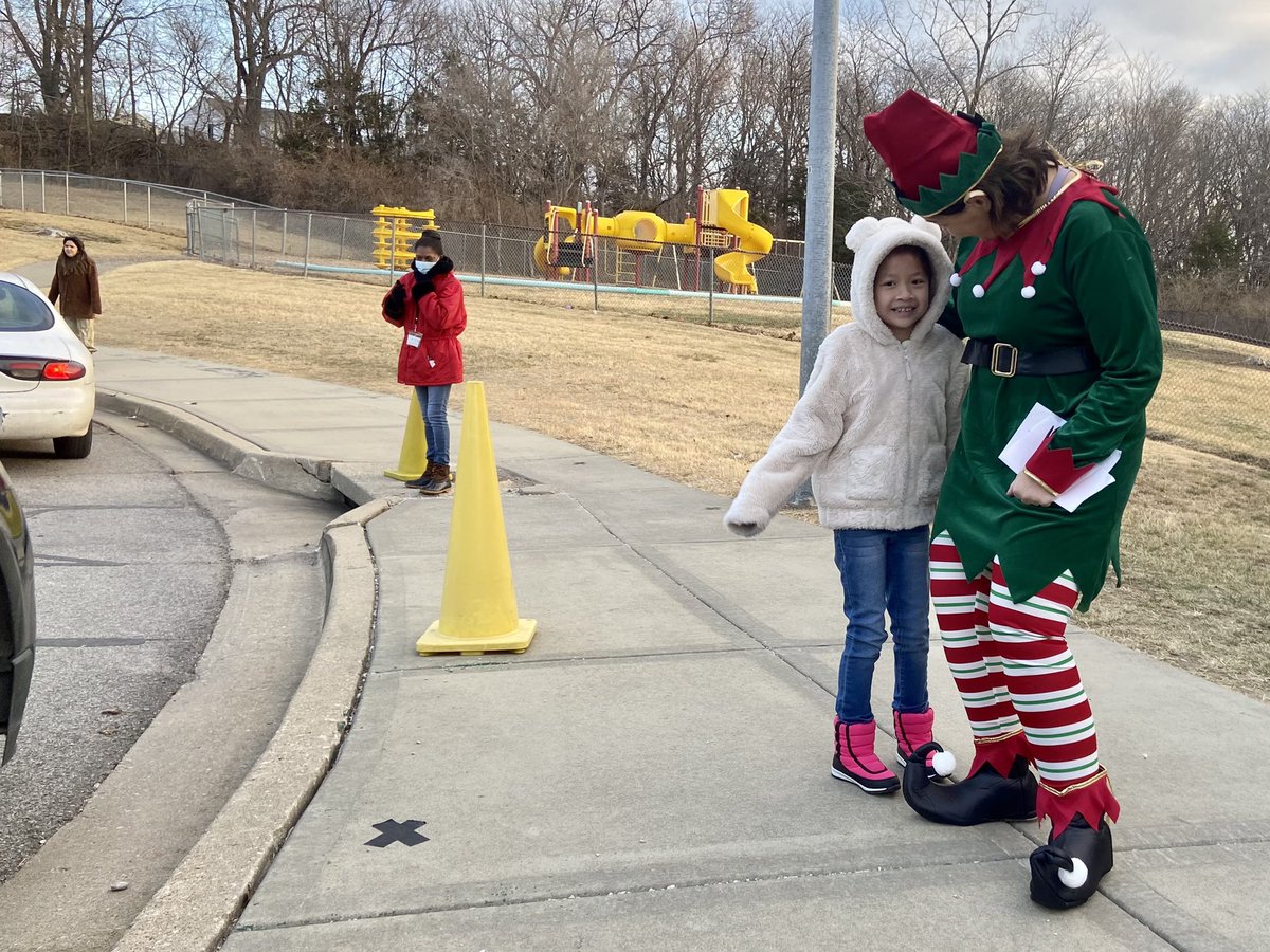 kcpublicschools's tweet photo. We have elves working the drop-off lane @KCPS_Trailwoods this morning! Happy last day of school before winter break, KCPS! ❄️ https://t.co/TZXBY6nb8I