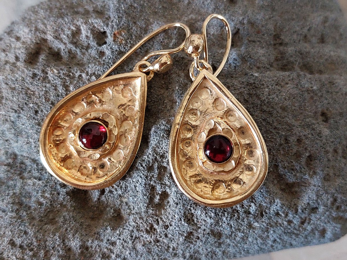 Thanks for the kind words! ★★★★★ 'This pair of earring are dainty yet stunning and beautiful, going to love wearing them.' Catherine P. etsy.me/3FXtEkA #etsy #red #birthday #silver #garnet #garnetearrings #smallhoopearrings #silverstonehoops #garnethoops #redst