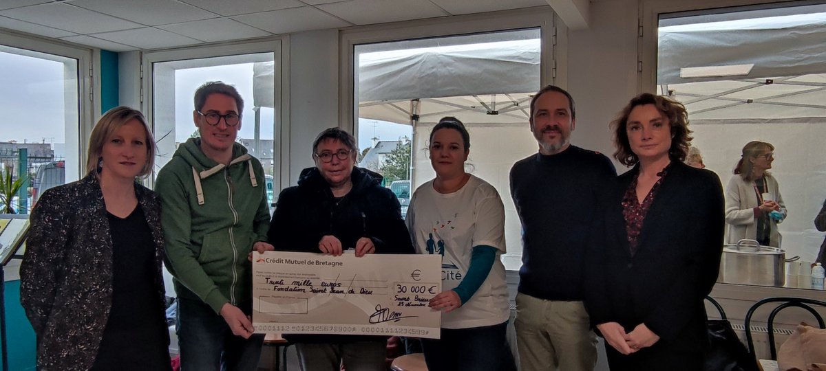 CMB UT DINAN (@cmb_dinan) on Twitter photo Grâce au don "Solidarités de la DD22" ,Karine Pan-Puillandre, Directrice Départementale, et Axel Auffret, DUT Dinan, remettent la somme de 30 000 € aux associations soignés/soignants du CH Dinan/St-Brieuc, de la Fondation St Jean de Dieu.
<a href="/CreditDd22/">Crédit Mutuel DD22</a> <a href="/CMBretagne/">CMBretagne</a> Grâce au don "Solidarités de la DD22" ,Karine Pan-Puillandre, Directrice Départementale, et Axel Auffret, DUT Dinan, remettent la somme de 30 000 € aux associations soignés/soignants du CH Dinan/St-Brieuc, de la Fondation St Jean de Dieu.
<a href="/CreditDd22/">Crédit Mutuel DD22</a> <a href="/CMBretagne/">CMBretagne</a>