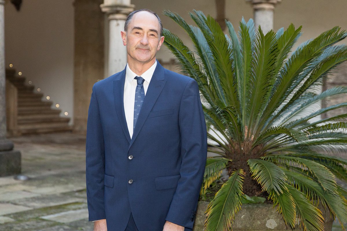 CICbiomaGUNE's tweet image. 🎓Honorary Doctorate in Science from @UAntwerpen on @Ikerbasque professor and Bionanoplasmonics Group Leader @LizMarzan_Lab  Luis Liz Marzán, in recognition of his expertise in the synthesis, characterisation and application of #plasmonic metal #nanoparticles 

🗓️30 March 2023