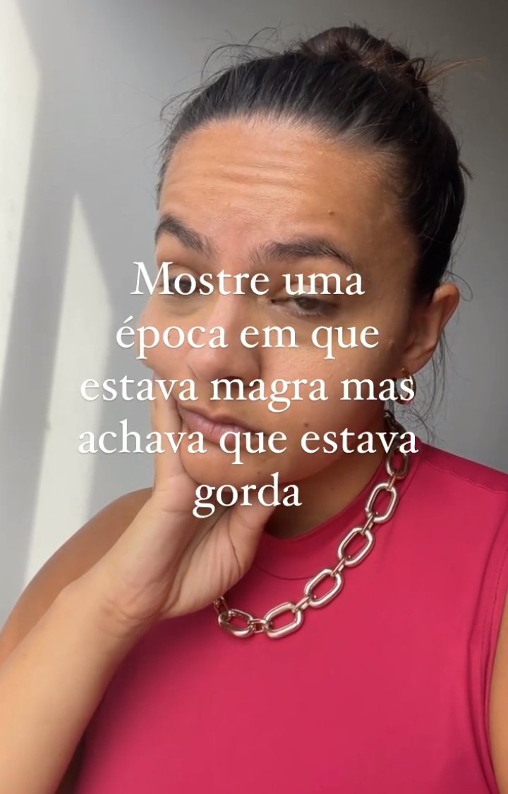 toxicckc4l's tweet photo. Gente, se eu fosse "magra" assim eu me matava, qual é a definição de magreza pra ela? Usar 40? https://t.co/EHO3IWeZp3