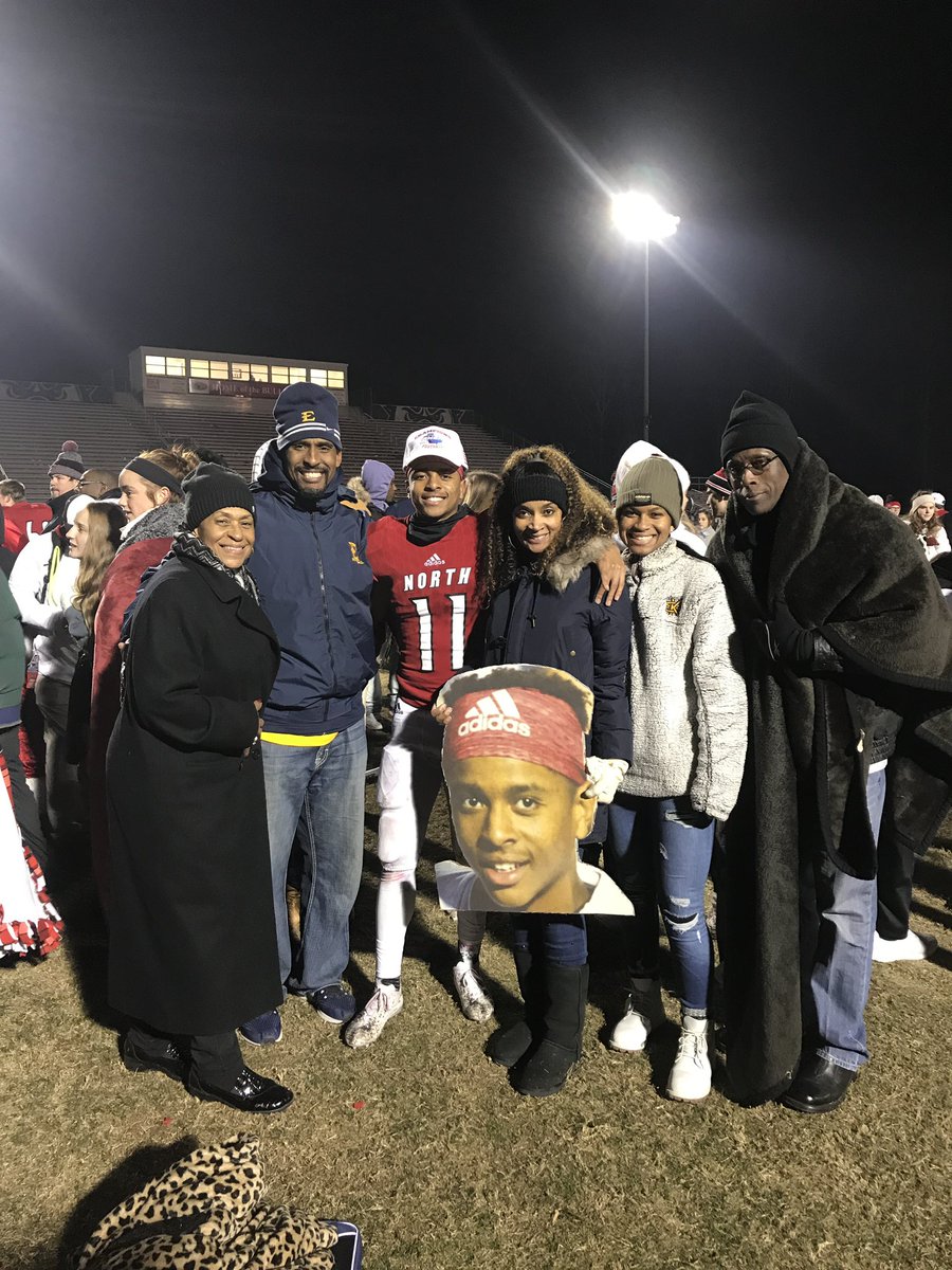 coachdowns_gary's tweet photo. #FaithFamilyFootball #ballintheFAMILY #KAIZEN https://t.co/nTIqDcNRBT