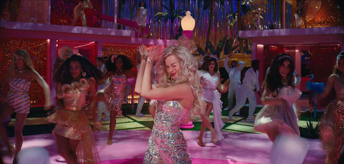 DiscussingFilm's tweet photo. First HD images from Greta Gerwig’s ‘BARBIE’ (1/2). https://t.co/tjOLRNnoRl