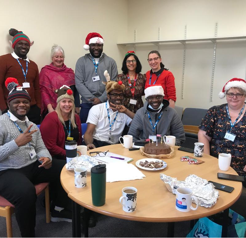 RickyHurley14's tweet photo. Festive 'Coffee & Catch Up' with the lovely AHP International Recruits to celebrate Suen's Birthday @ TRFT Therapy Services #AHPsupport #IRsupport #coffee #cake @disimpso @Emeliemoris @emwraw @RotherhamNHS_FT @rotherham_ahps @NHSHEE_NEY https://t.co/GnthxgQ2LH