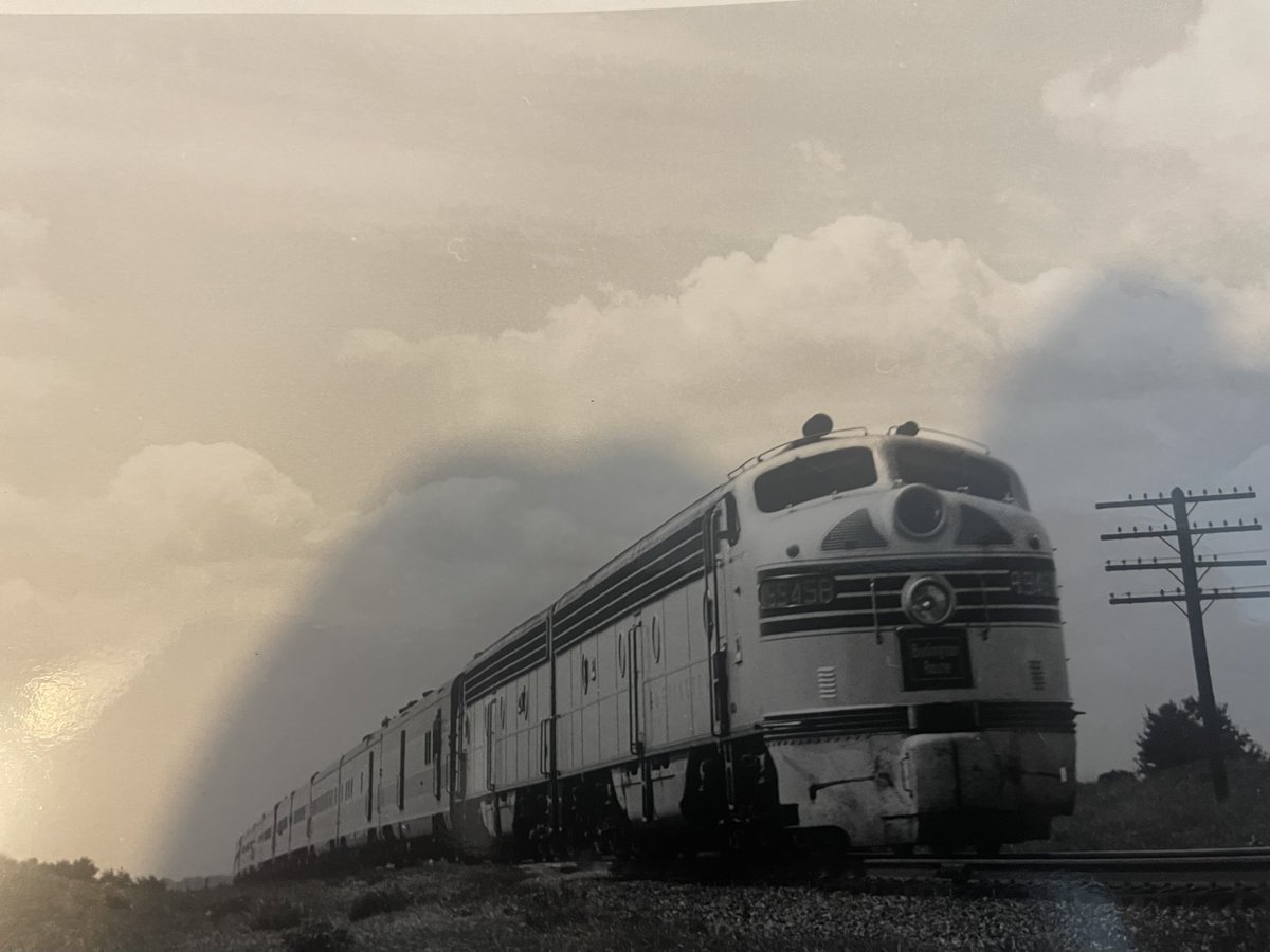 buckeye_and's tweet photo. Train 44 “Empire Builder” Waterman, IL. 8-23-51. Photo by R.D. Acton, Sr. My collection #WatermanIllinois #Illinois #CBQ #Railroad #BurlingtonRoute #ChicagoQuincyBurlington #Railfan #PassengerTrain #RailTravel #Railfan #BlackAndWhitePhoto #FallenFlag @BNSFRailway @Amtrak https://t.co/BWt62YbqwW