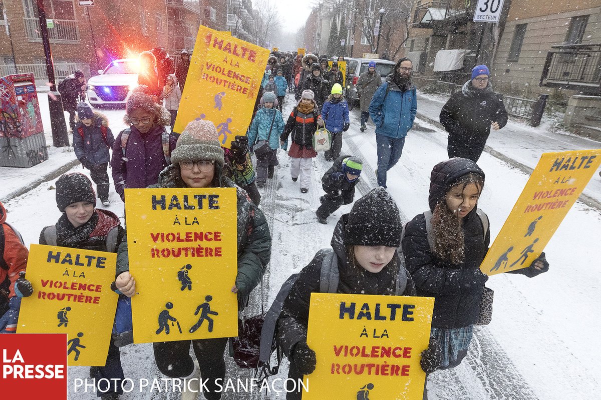patrouilleurs's tweet photo. « On n’a plus de patience » Marche à la mémoire de la jeune Maria Legenkivska, tuée mardi par un chauffard. https://t.co/nkgNajLz4g https://t.co/KGmAiEmtYM